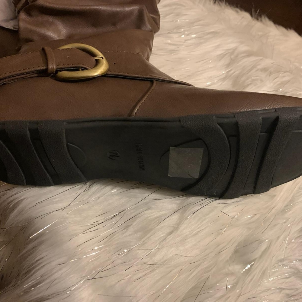 Boots - Picture 4 of 4